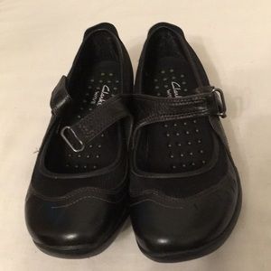 CLARK’S BLACK LEATHER MARY JANE SHOES